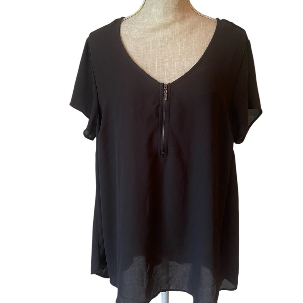 Torrid Black V-Neck Women's Top torrid size 0 short sleeve flowy shirt